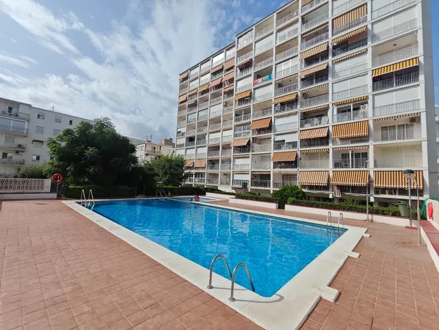 Amplio apartamento de 3 dormitorios con piscina y garaje en  - foto 2