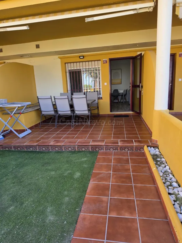 Apartamento reformado en primera línea de playa con piscina  - foto 5