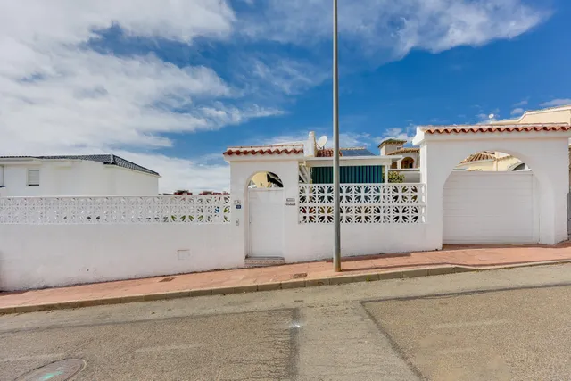 Venta de Villa Independiente con piscina Villamartín Orihuela Costa — 4