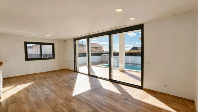 Alquiler de  chalet independiente en Oasis Park, Vendrell — 3