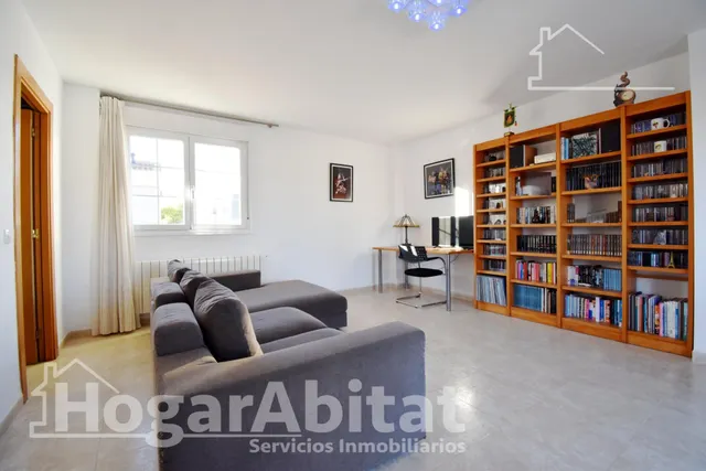 ADOSADO CON 3 TERRAZAS, BALCÓN, PISCINA Y GARAJE — 28