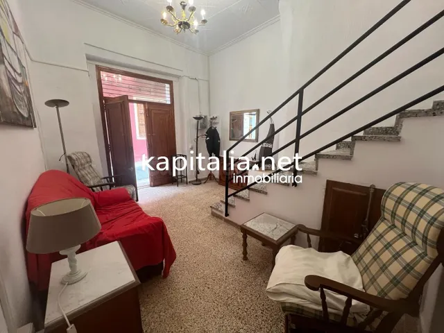 Fantástica casa a la venta en Ontinyent , zona de la Vila .  - foto 3