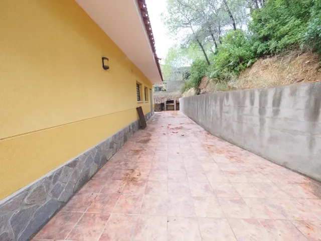 SE VENDA CASA UNIFAMILIAR EN CUBELLES, ZONA MAS TRADER — 31