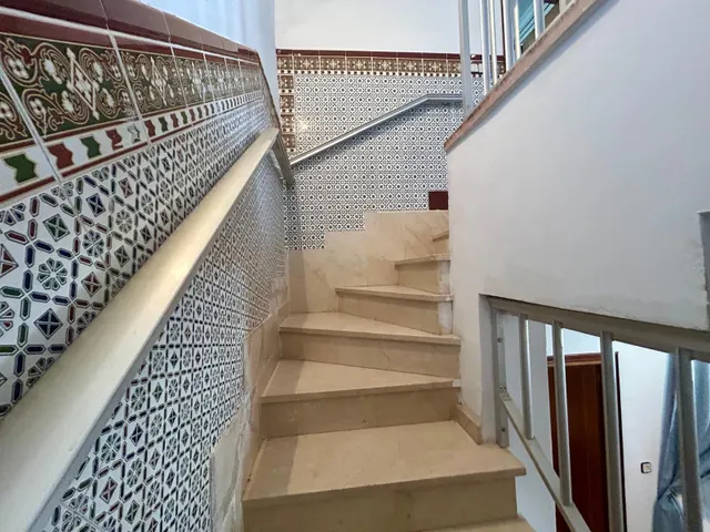 Amplia Casa para Reformar en el Corazón de la Ciudad — 24