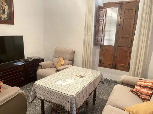 CASA CON GRAN PATIO EN VILLANUEVA DE ALGAIDAS PUEDE SER TUYA - foto 3