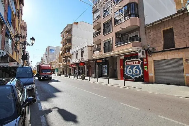 Local comercial 169m² en venta - Zona Pueblo — 15
