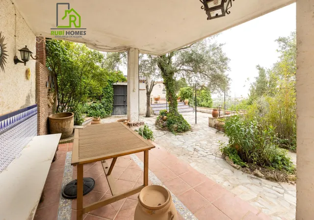 Chalet con gran parcela en Cogollos