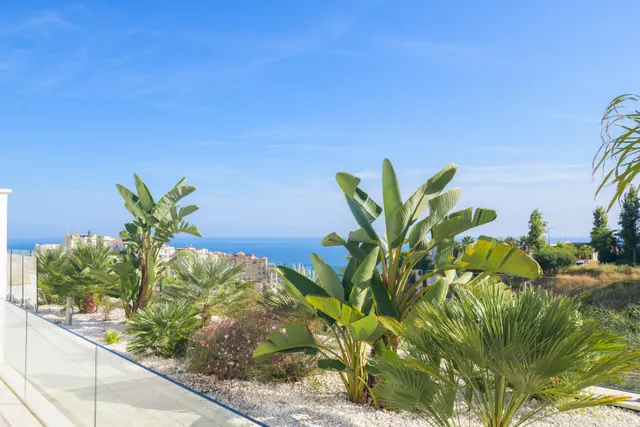 Impresionante vivienda de lujo en Benalmádena con vistas infinitas al Mediterráneo — 45