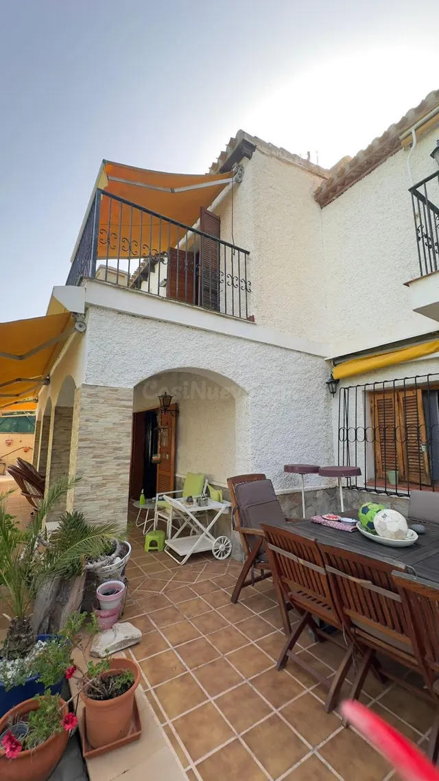 EXCLUSIVO CHALET INDEPENDIENTE JUNTO AL MAR