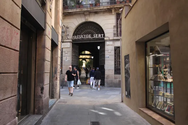 Junto calle Trafalgar,  luminoso segundo piso de 40 metros cuadrados con cédula de habitabilidad — 27