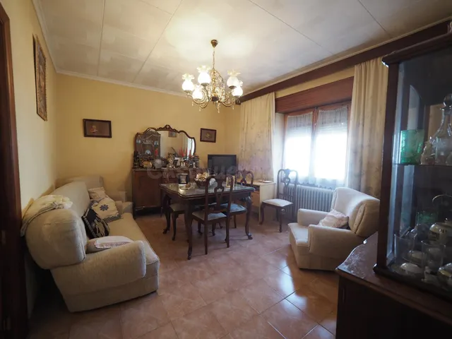 Amplia Casa en el Corazón de Tomelloso - Oportunidad para Re - foto 4