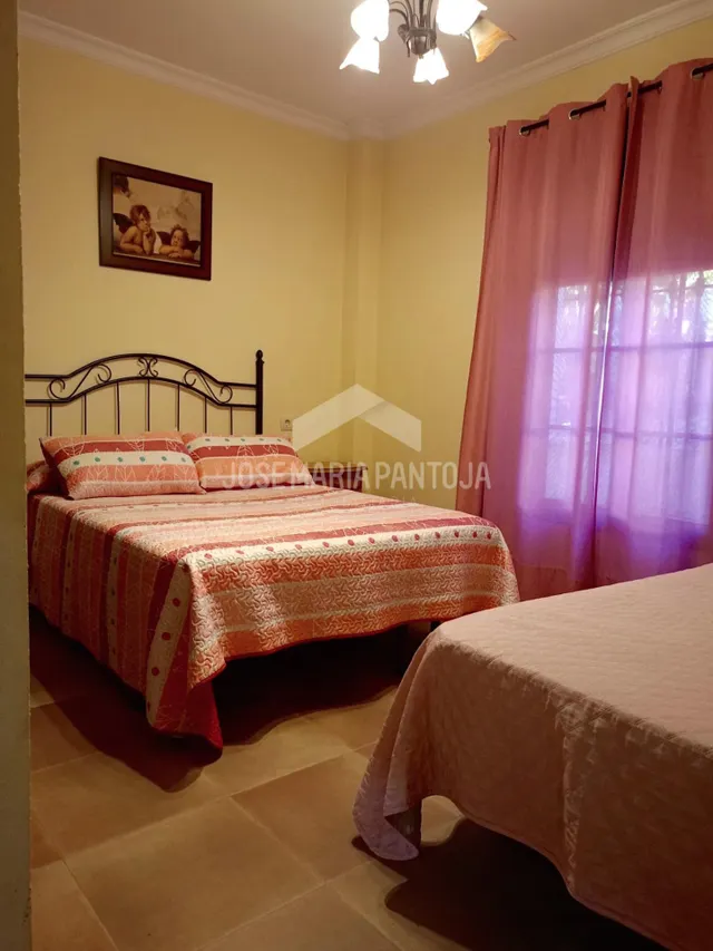 CHALET CON PISCINA EN JUNTA DE LOS RIOS — 23