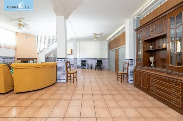 Amplio Chalet con piscina, pista deportiva y vistas en Ogíjares. — 22