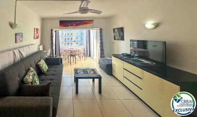 Luminoso estudio renovado a 40 metros del mar en el Salatar,