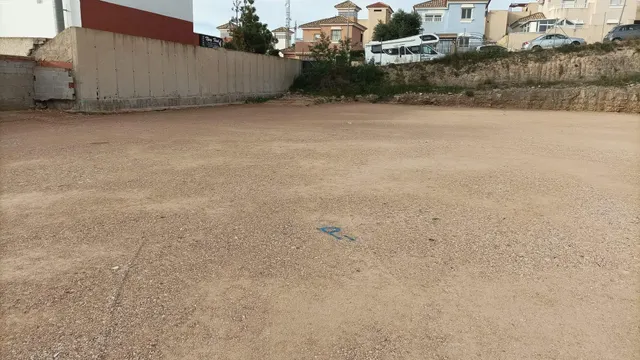 Terreno para hacer siete viviendas independientes o centro comercial ,buena ubicación. — 2