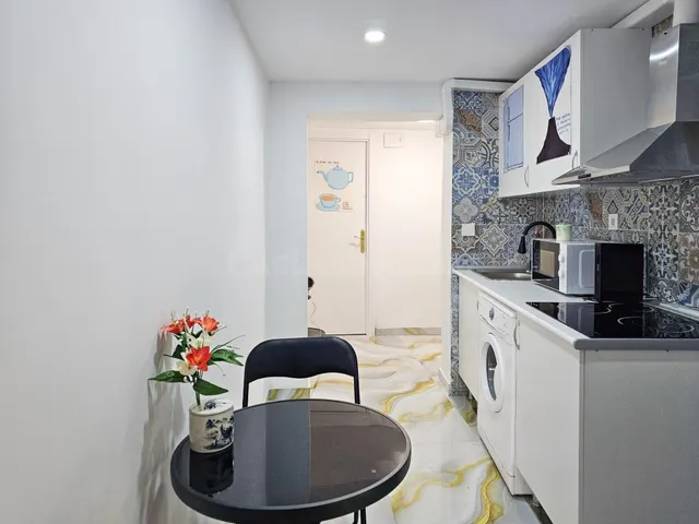 ¡Gran oportunidad en el centro de Madrid! Vivienda amplia de - foto 5