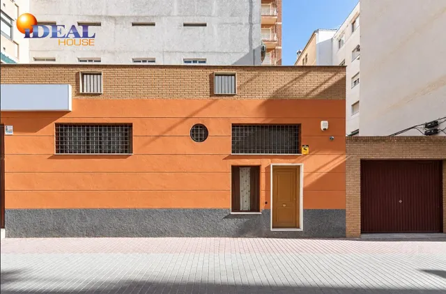 AMPLIA PLANTA BAJA JUNTO ARABIAL CON GARAJE — 21