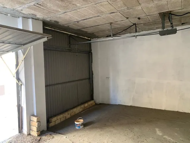 Gran casa con garajes y local comercial — 32