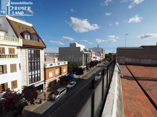 *Se vende edificio en calle Don víctor con 2 viviendas y gar - foto 2