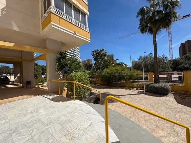 Piso de 3 dormitorios en Avenida Benissa Benidorm - foto 3
