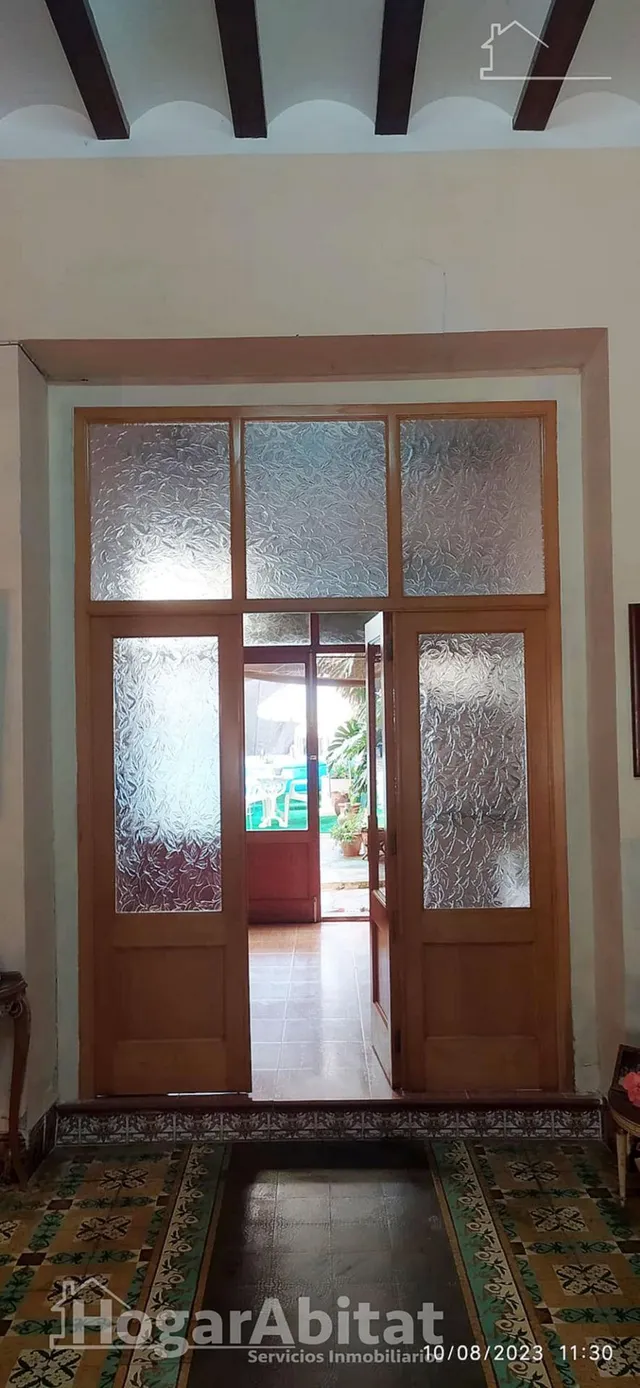 AMPLIA CASA CON MUCHA POSIBILIDAD Y TERRAZA — 39