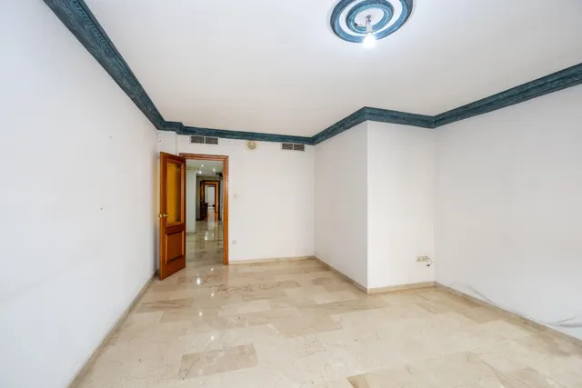 TU NUEVO PISO EN ALHAMAR TE ESTA ESPERANDO — 25