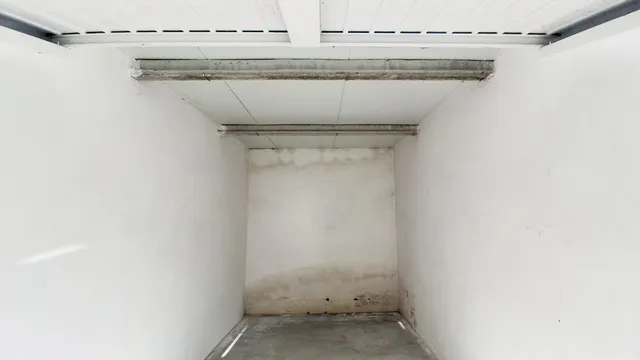 Urbis te ofrece una plaza de garaje cerrada en venta, zona Zarapicos, Pueblo, Salamanca. — 3