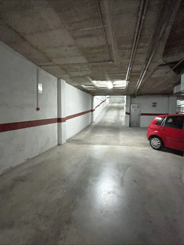 OCASIÓN: PLAZA PARA COCHE GRANDE O COCHE + MOTO EN PARQUE DE LA APARADORA — 5