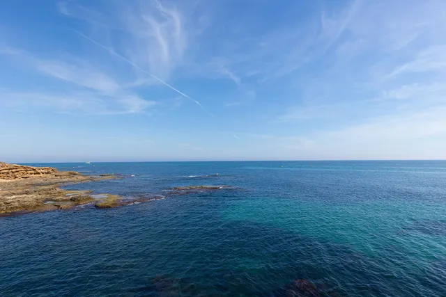 Apartamento de dos dormitorios con vistas la mar — 25
