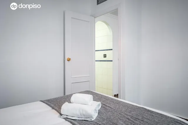 PISO CON LICENCIA TURISTICA EN CALLE NAVAS — 11