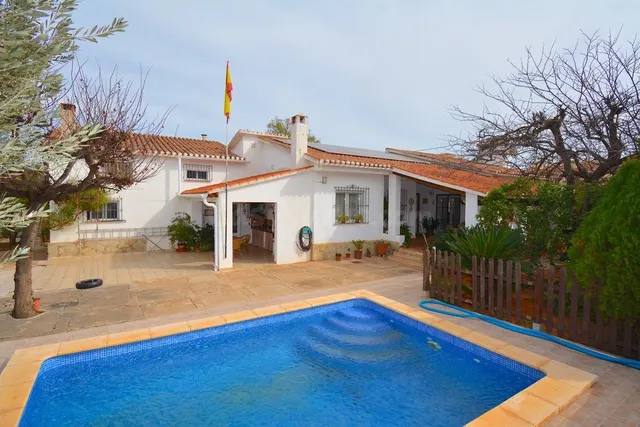 Chalet con apartamento independiente y gran parcela en una d - foto 2