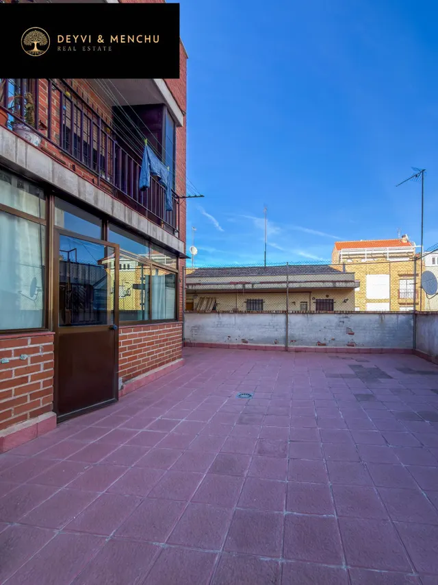 Piso exterior con terraza, 2 dormitorios y listo para entrar a vivir — 40