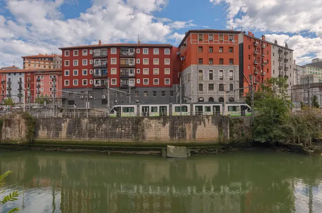 Se vende Espectacular piso con licencia turística a 7 min del Casco Viejo — 31