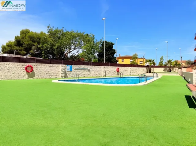 APARTAMENTO DE 2 DORMITORIOS CON PISCINA Y PARKING CERCA DE  - foto 5