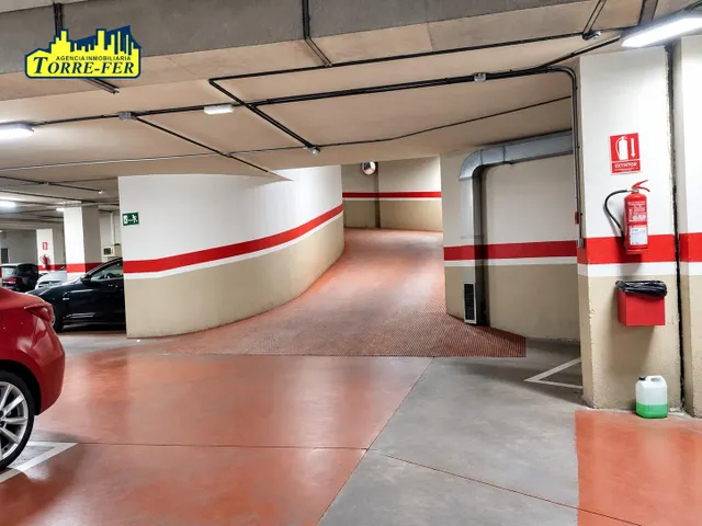 Centrica plaza de aparcamiento en alquiler en puerta de purchena. — 4