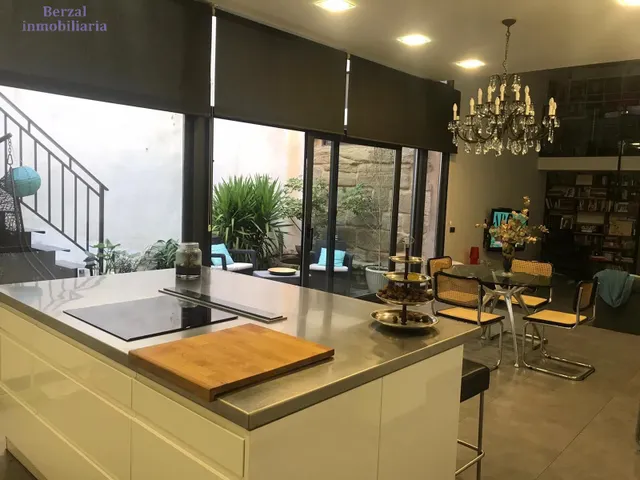 Vivienda SINGULAR en el centro de Logroño.Planta baja, más dos. Terraza de sesenta metros y jardin con pozo. — 3