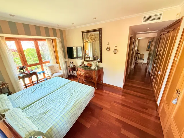 Venta Pleno Dominio Amplio piso luminoso de 216 m2 en urbanización con piscina y vigilancia 24h · Aravaca — 6