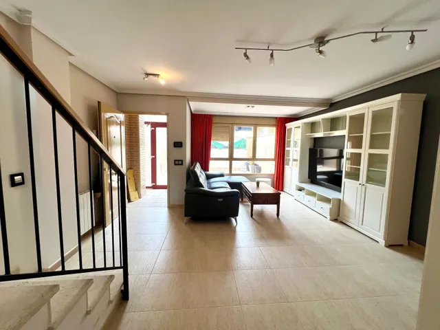 EXCLUSIVA CASA ADOSADA CON ASCENSOR Y PISCINA EN CIUDAD JARDIN — 21