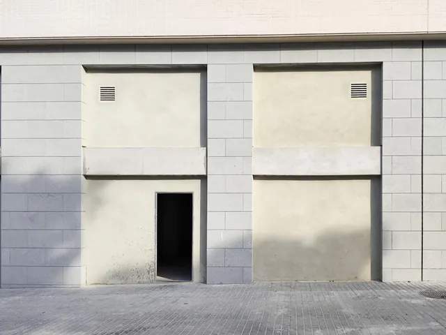 Local comercial en Av. al Vedat con gran visibilidad, escapa
