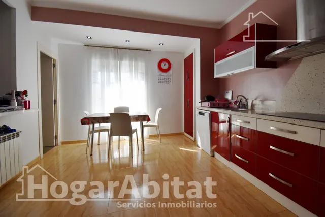 Extraordinaria amplitud en este luminoso primer piso con terrazas y trastero — 6