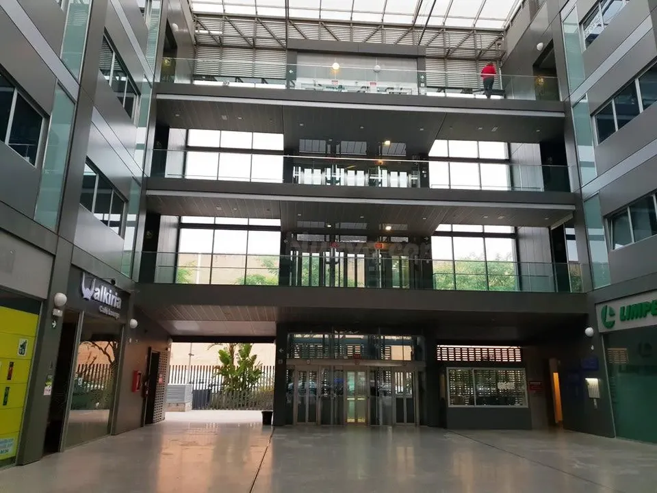 Venta de Oficina + Garaje en Avda. Hytasa - Sevilla