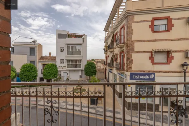 SE VENDE CASA CON UNA PARCELA DE 518 m2 (EN EL CENTRO DE LOS OGÍJARES). — 28