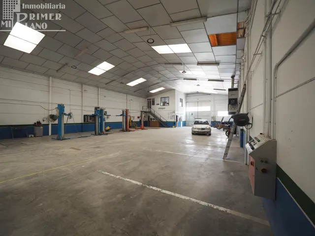 Amplia Nave Industrial en Tomelloso - Oportunidad Única por €650,000 — 11