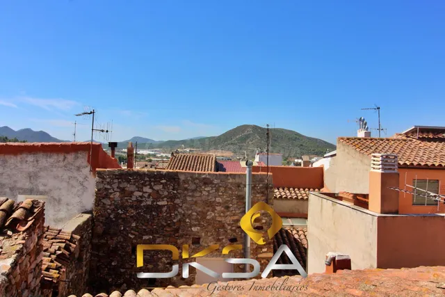 Casa ecónomica para reformar de estilo rústico en Cabanes - foto 2