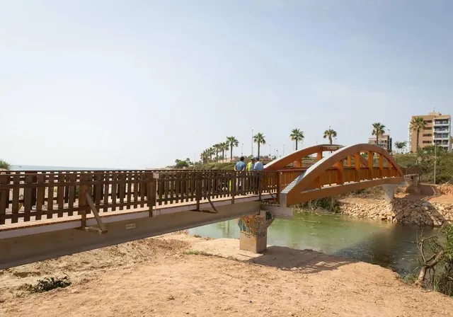 VILLA DE 3 DORMITORIOS DE OBRA NUEVA EN MIL PALMERAS — 8
