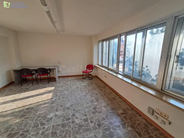 Alquiler de oficinas exteriores céntricas .Ubicación estraté - foto 5