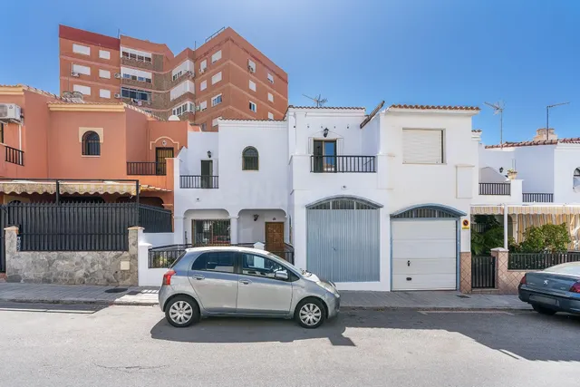 CASA ADOSADA EN MOTRIL — 3