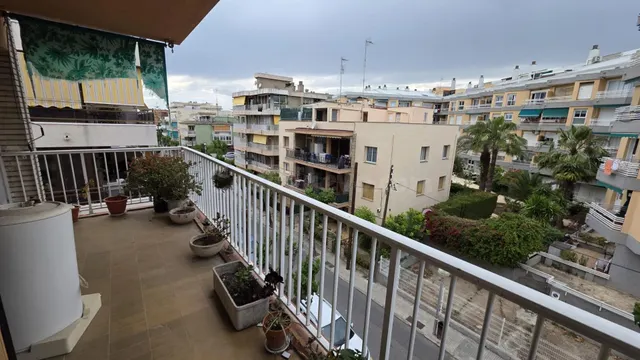 Amplio y Luminoso Piso en Salou, Ideal para Familias