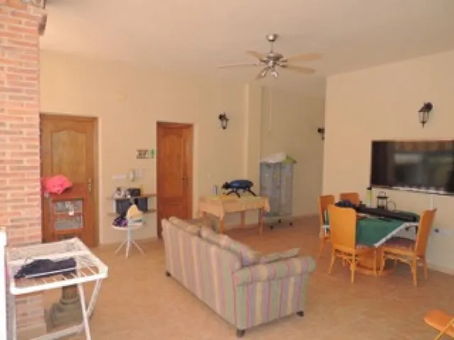 CHALET DE LUJO CON MUY BUENA ORIENTACION EN LUGAR MUY TRANQUILO — 20