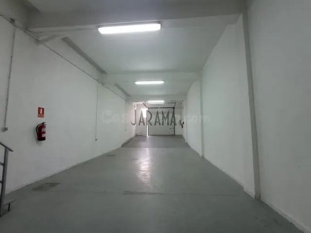 LOCAL ZONA AVENIDA DEL BARRIO - foto 4